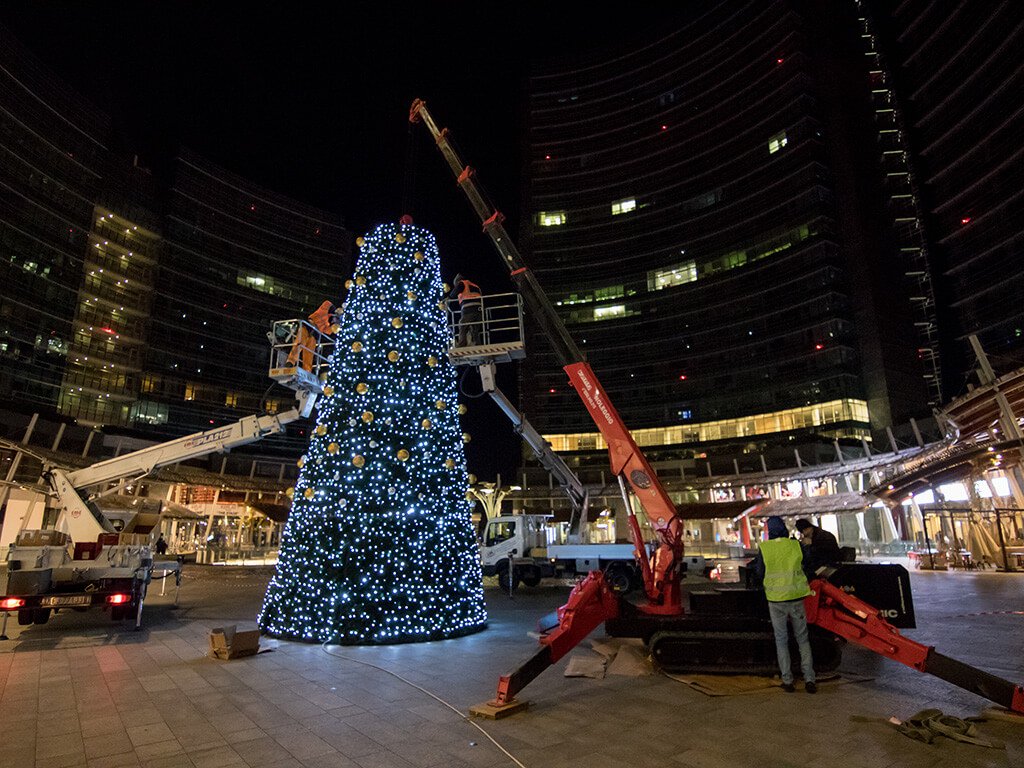 The Great Tree in Piazza Gae Aulenti